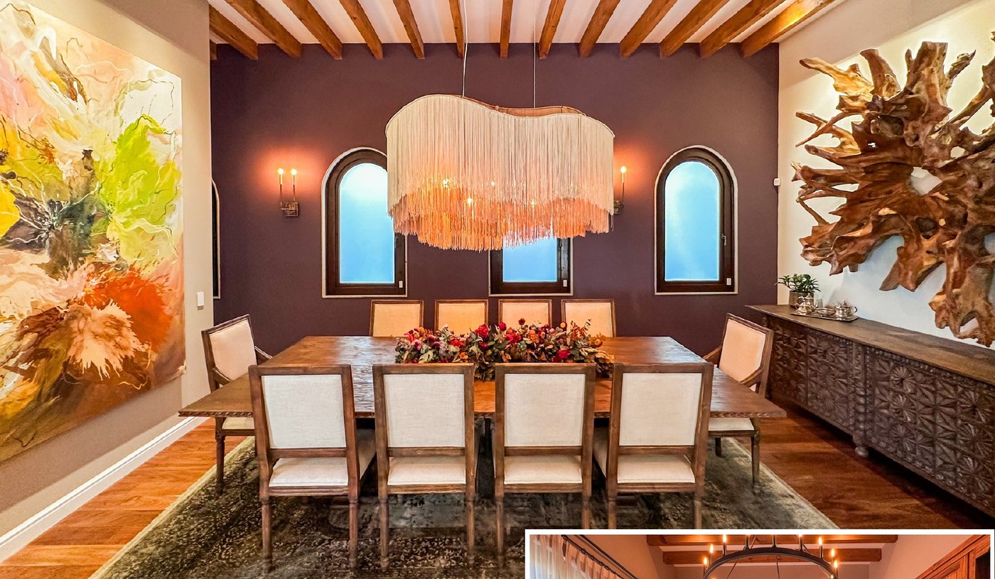 Comedor formal con candelabro de flecos y arte contemporáneo